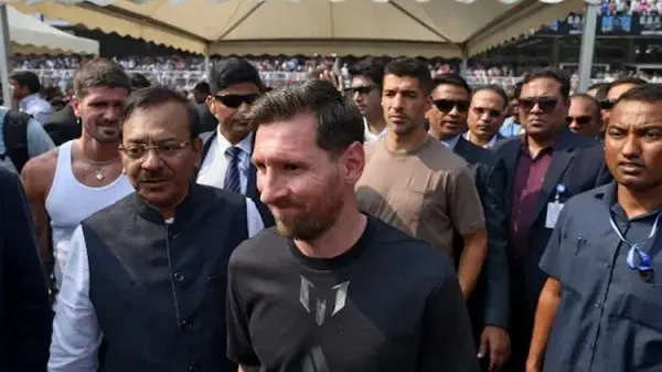 মেসি ভারতের নির্বাচনী প্রচারণায় অংশগ্রহণ করেন, জনসমাগমের মাঝে দেখা যায়।. Channel i News - চ্যানেল আই নিউজ