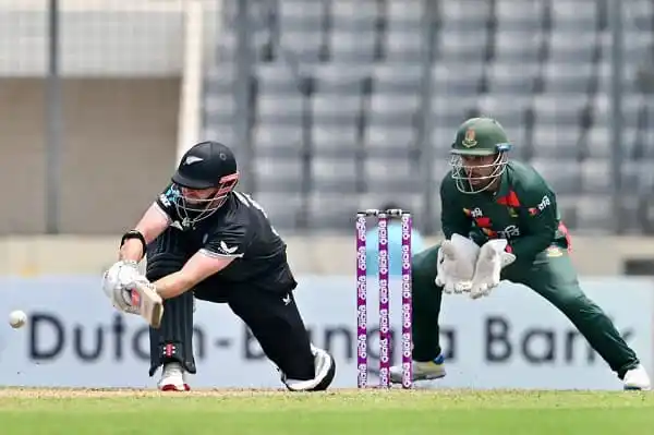 ক্রিকেট ম্যাচে বাংলাদেশের ব্যাটসম্যান ও উইকেটরক্ষক খেলোয়াড়. Channel i News - চ্যানেল আই নিউজ