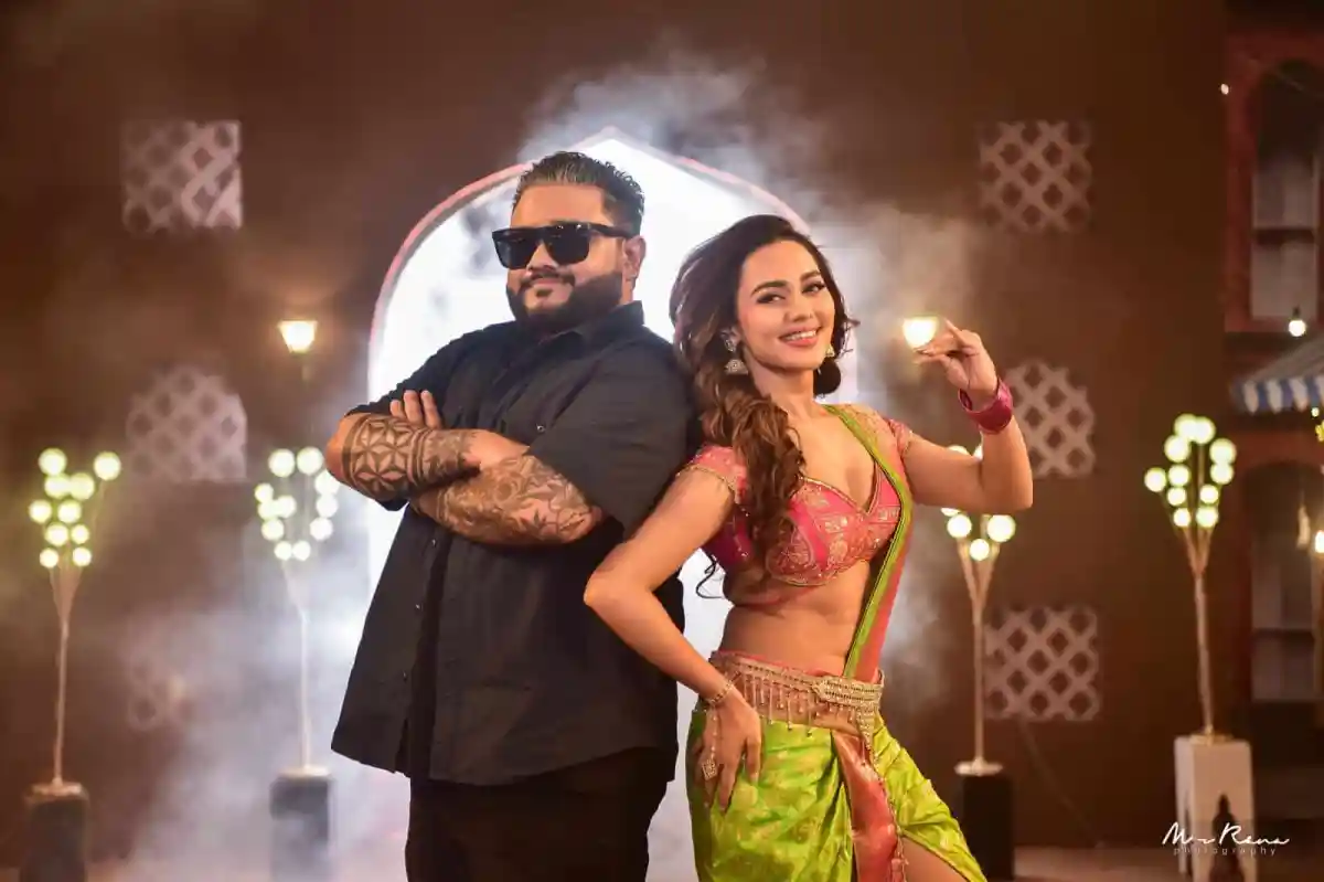 নুসরাত ফারিয়া ও তার সহশিল্পী নতুন গানের শুটিংয়ে অংশগ্রহণ করছেন. Channel i News - চ্যানেল আই নিউজ