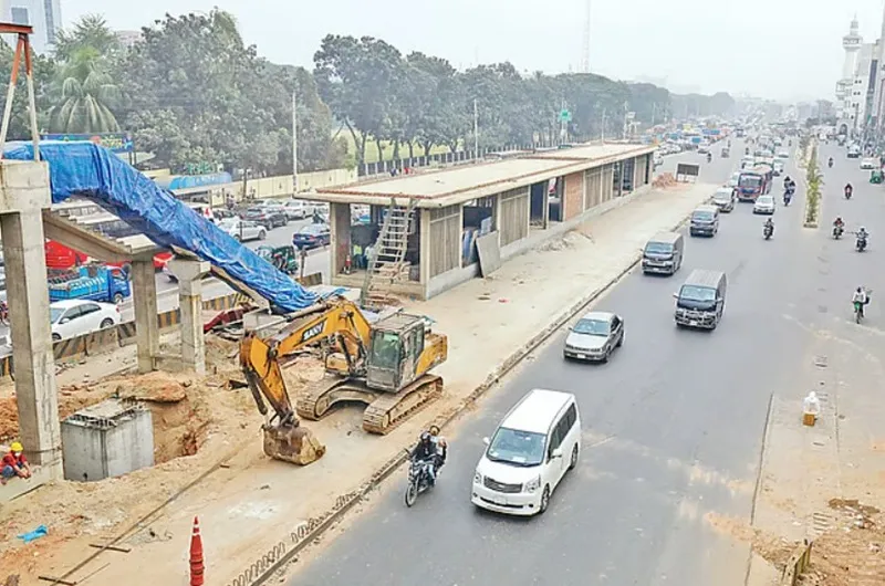 ঢাকা-গাজীপুর বিআরটি প্রকল্পের নির্মাণ কাজের দৃশ্য, চলমান নির্মাণযন্ত্র ও যানবাহন. Channel i News - চ্যানেল আই নিউজ
