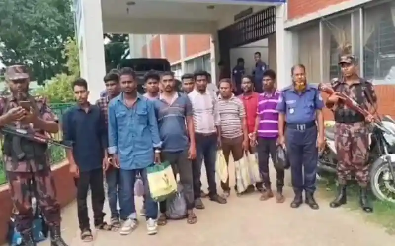 বাংলাদেশি নাগরিকদের বিজিবি হেফাজতে নেওয়া হচ্ছে. Channel i News - চ্যানেল আই নিউজ