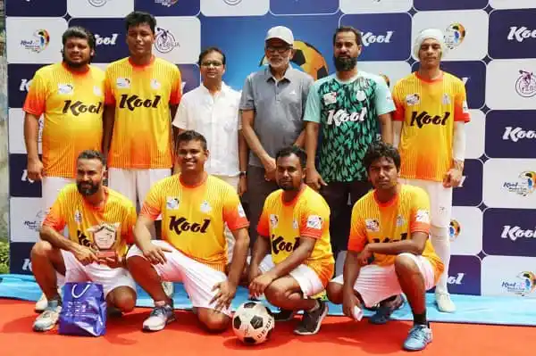 ফুটবল দলের খেলোয়াড় ও কোচদের ছবি, চ্যাম্পিয়নদের হারিয়ে সেমিফাইনালে চ্যানেল আই. Channel i News - চ্যানেল আই নিউজ