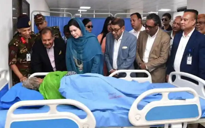 ডা. জুবাইদা রহমান হাসপাতালে রোগীর দেখাশোনা পরিদর্শন করছেন. Channel i News - চ্যানেল আই নিউজ