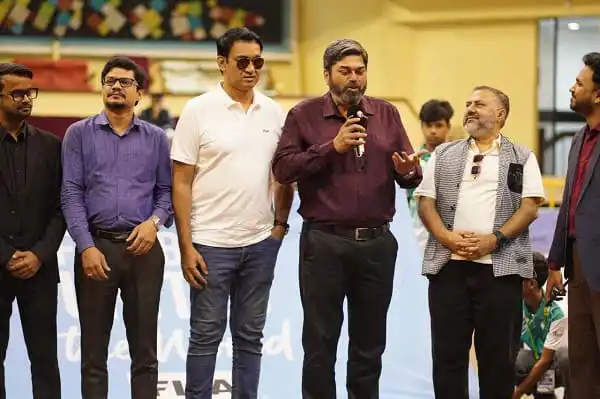 ফুটসাল লিগে উদ্বোধনী ম্যাচে অতিথিরা আলোচনা করছেন. Channel i News - চ্যানেল আই নিউজ