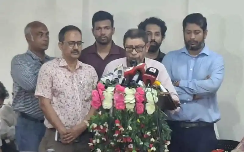 স্বাস্থ্যমন্ত্রী হামের টিকা নিয়ে সাংবাদিকদের সঙ্গে আলোচনা করছেন. Channel i News - চ্যানেল আই নিউজ
