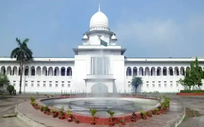 সুন্দর সাদা ভবন ও ফোয়ারা, বাংলাদেশের হাইকোর্ট ভবন. Channel i News - চ্যানেল আই নিউজ