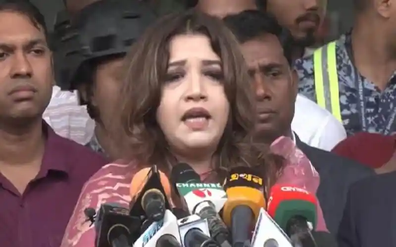 বাংলাদেশের একজন নারী নেতা সংবাদ সম্মেলনে বক্তব্য দিচ্ছেন. Channel i News - চ্যানেল আই নিউজ
