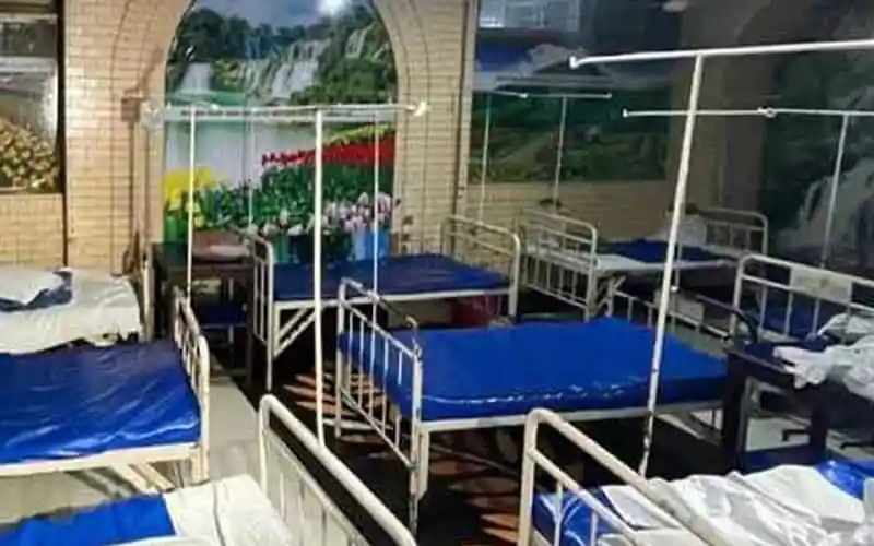 চিকিৎসা কেন্দ্রে নবজাতকদের জন্য খালি বিছানা ও ওয়ার্ডের ছবি. Channel i News - চ্যানেল আই নিউজ