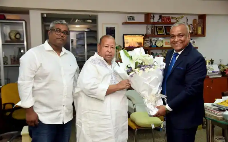 চ্যানেল আইকে রিমঝিম হাউজিংয়ের শুভেচ্ছা জানানো হচ্ছে. Channel i News - চ্যানেল আই নিউজ