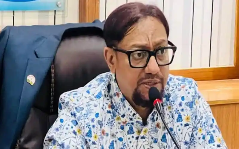 চসিক মেয়র সাংবাদিকদের প্রশ্নের উত্তর দিচ্ছেন. Channel i News - চ্যানেল আই নিউজ