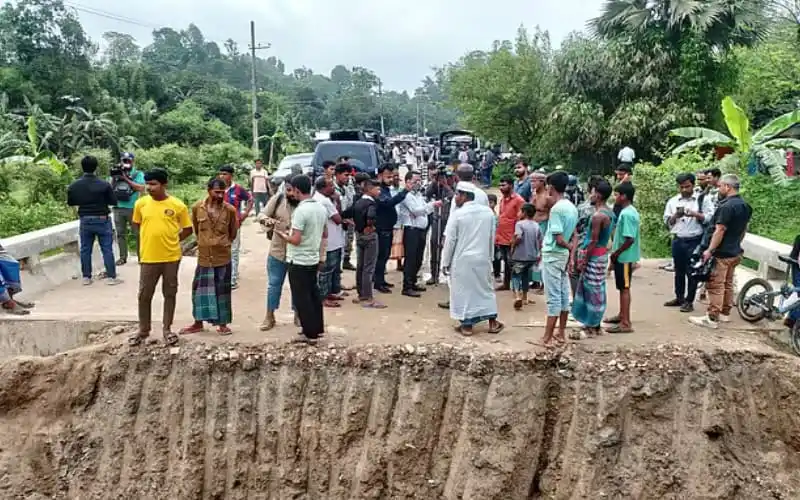 জঙ্গল সলিমপুরে যৌথবাহিনীর অভিযান, শতাধিক মানুষ উপস্থিত. Channel i News - চ্যানেল আই নিউজ