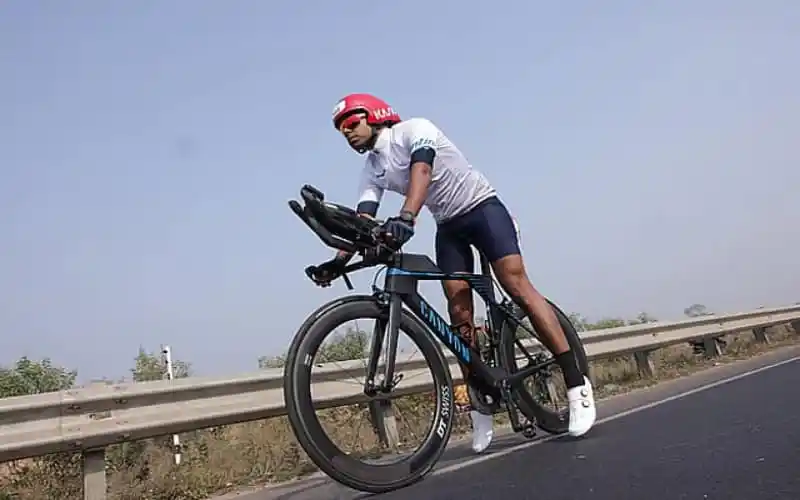 বাংলাদেশি সাইক্লিস্ট ফ্লোরিডার জ্যাকসনভিল আয়রনম্যানে প্রতিযোগিতা করছেন. Channel i News - চ্যানেল আই নিউজ