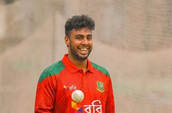 বাংলাদেশ ক্রিকেটার হাসান মাহমুদ বল হাতে প্রস্তুত. Channel i News - চ্যানেল আই নিউজ