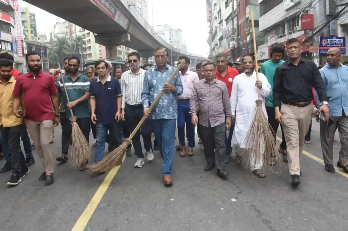 ঢাকা শহরে ডিএসসিসির ক্লিনিং ডে কর্মসূচি, স্বচ্ছতা ও পরিষ্কার পরিচ্ছন্নতার উদ্যোগ. Channel i News - চ্যানেল আই নিউজ