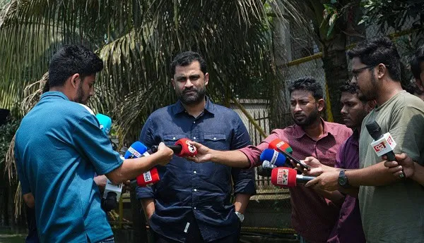 মিরপুর স্টেডিয়ামের পরিচ্ছন্নতাকর্মীদের বেতন নিয়ে সাংবাদিকদের প্রশ্ন. Channel i News - চ্যানেল আই নিউজ