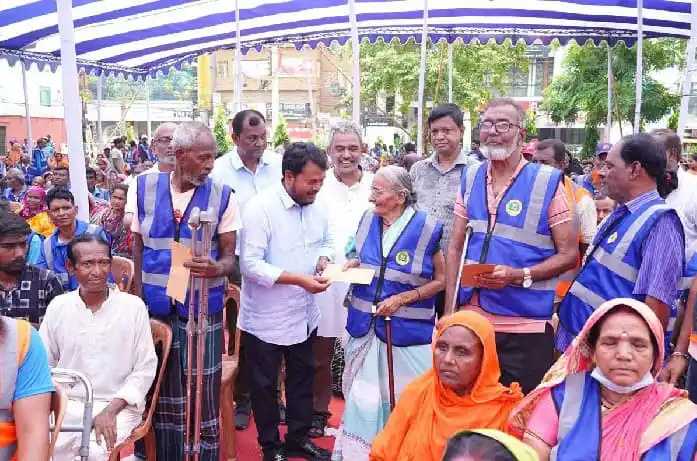 প্রধানমন্ত্রীর ঈদ উপহার পেলেন রাসিকের ১২৩৭ পরিচ্ছন্নতাকর্মী. Channel i News - চ্যানেল আই নিউজ