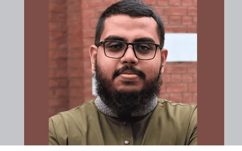 বাংলাদেশি যুবক, গগনচুম্বী ভবনের সামনে দাঁড়িয়ে, চ্যানেল আই অনলাইন. Channel i News - চ্যানেল আই নিউজ