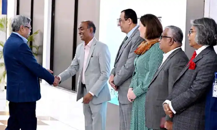 বাংলাদেশের রাষ্ট্রপতি যুক্তরাজ্য থেকে দেশে ফিরলেন, স্বাগত জানানো হচ্ছে. Channel i News - চ্যানেল আই নিউজ