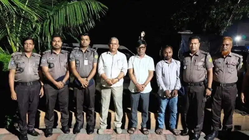 প্রাথমিক শিক্ষা অধিদপ্তরে চুরির পর ৭৩৫টি ল্যাপটপে আগুন, গ্রেপ্তার ৩. Channel i News - চ্যানেল আই নিউজ