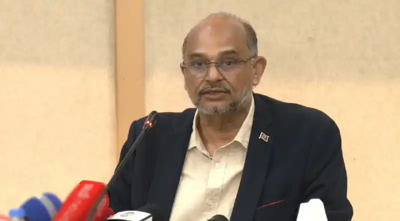বাংলাদেশের একজন কর্মকর্তা যুক্তরাষ্ট্রের সঙ্গে বাণিজ্য চুক্তির বিষয়ে আলোচনা করছেন. Channel i News - চ্যানেল আই নিউজ