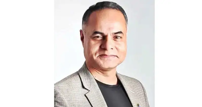 সাংবাদিক নজরুল ইসলামের ছবি, তিনি হালকা হাসি প্রকাশ করছেন. Channel i News - চ্যানেল আই নিউজ