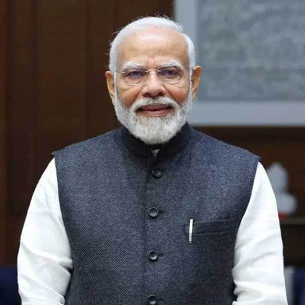 নরেন্দ্র মোদি হাসিমুখে পোজ দিচ্ছেন, পরিধান করেছেন সাদা শার্ট ও গা dark কালো জ্যাকেট. Channel i News - চ্যানেল আই নিউজ