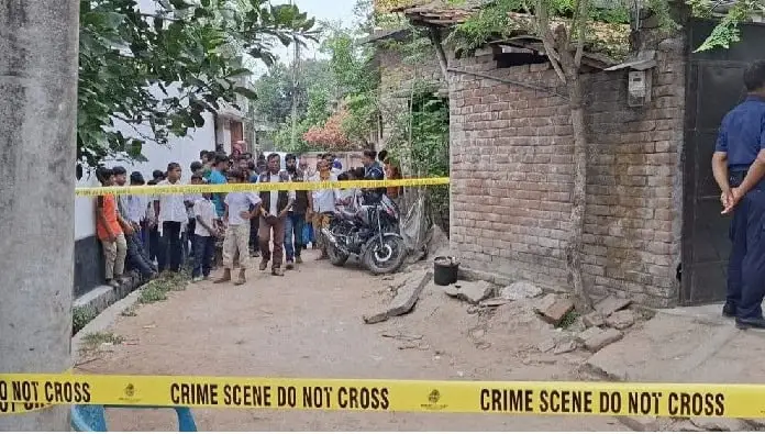 বস্তাবন্দি মরদেহ উদ্ধার, পুলিশ ও স্থানীয় লোকজন ঘটনাস্থলে. Channel i News - চ্যানেল আই নিউজ