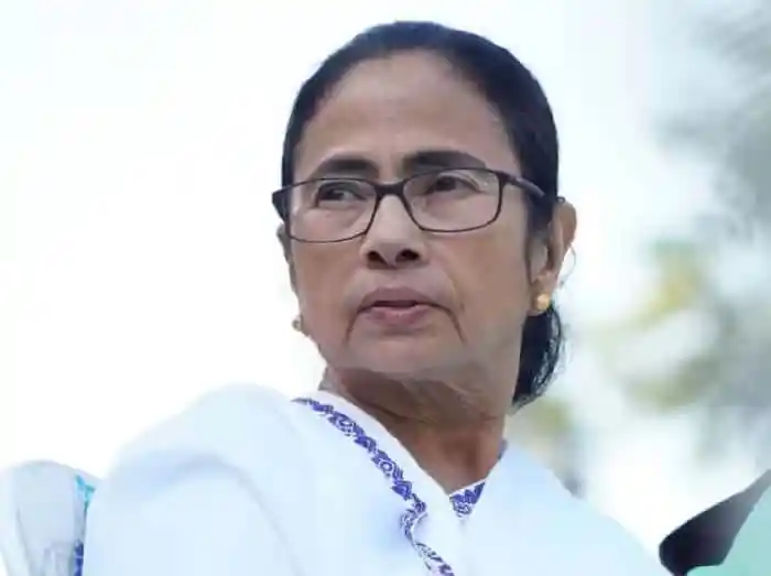 মমতা বন্দ্যোপাধ্যায়কে বরখাস্তের দাবি জানাচ্ছেন সমর্থকরা. Channel i News - চ্যানেল আই নিউজ