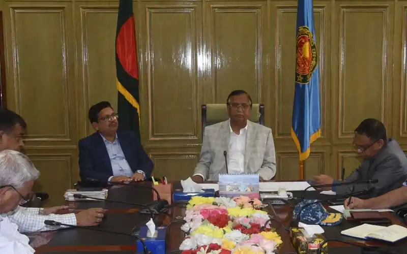 সায়েদাবাদ বাস টার্মিনালের ভেতর থেকে বাস ছাড়ার নির্দেশনা. Channel i News - চ্যানেল আই নিউজ