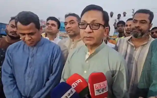 বাণিজ্যমন্ত্রী কোরবানির চামড়া পাচার নিয়ে সংবাদ সম্মেলনে বক্তব্য দিচ্ছেন. Channel i News - চ্যানেল আই নিউজ