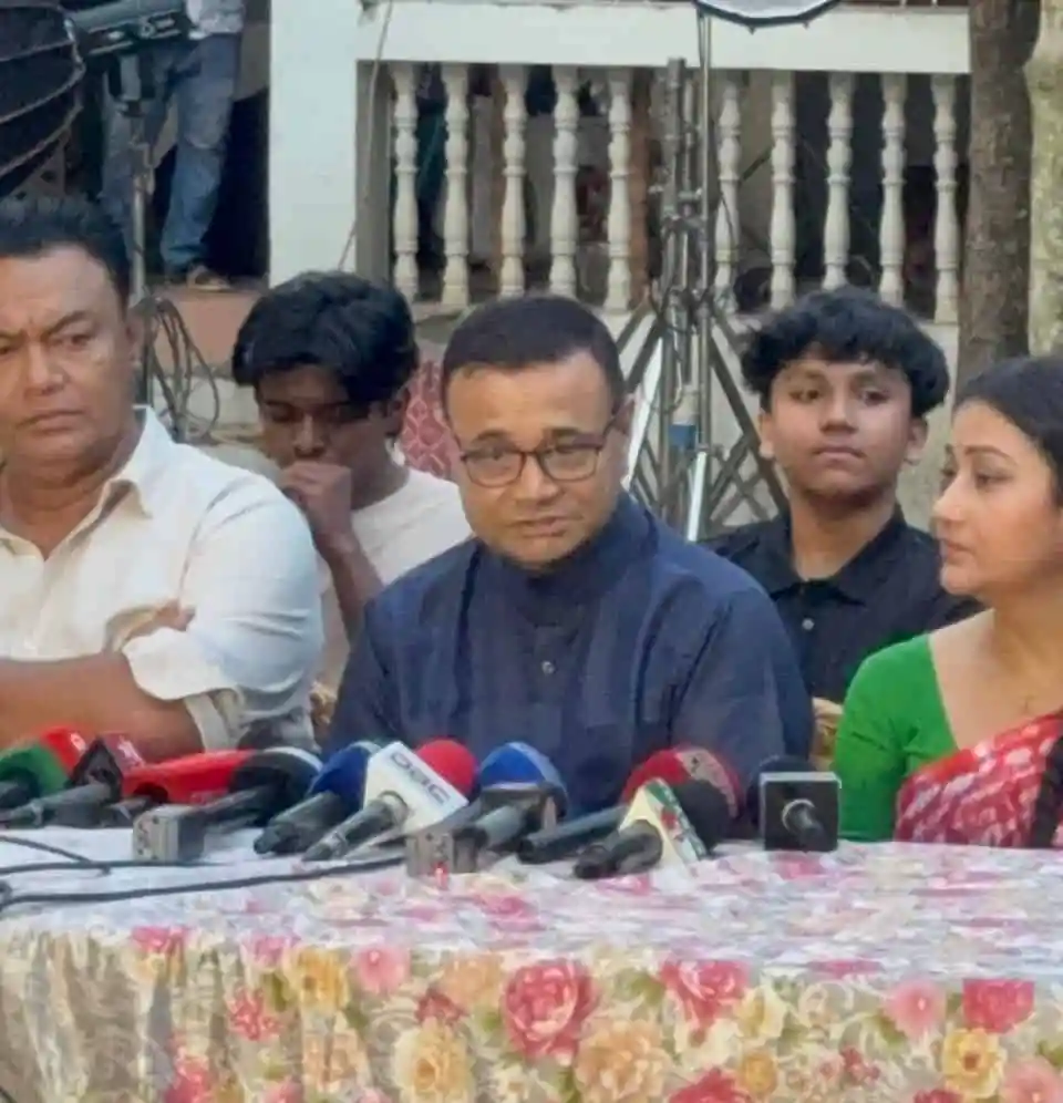 বাংলাদেশের সাংবাদিক ও রাজনৈতিক ব্যক্তিত্বরা সংবাদ সম্মেলনে অংশগ্রহণ করছেন. Channel i News - চ্যানেল আই নিউজ
