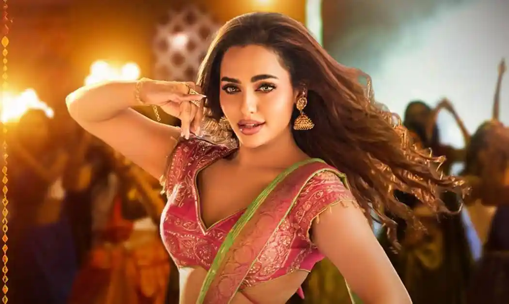 নুসরাত ফারিয়া নাচের দৃশ্যে, পারফরম্যান্সের মুহূর্ত. Channel i News - চ্যানেল আই নিউজ