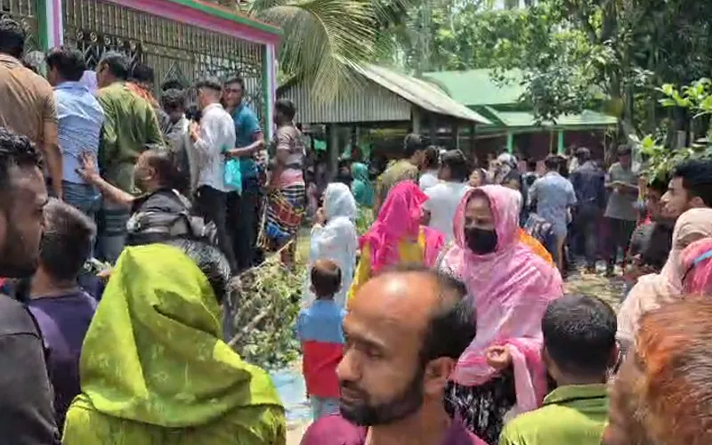 জনসমাগমে ভিড়, বেশিরভাগ নারী ও শিশু উপস্থিত. Channel i News - চ্যানেল আই নিউজ