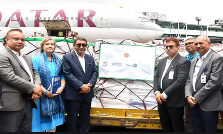 বিশ্বমানের টিকা বোঝাই বিমান ও কর্মকর্তাদের ছবি. Channel i News - চ্যানেল আই নিউজ