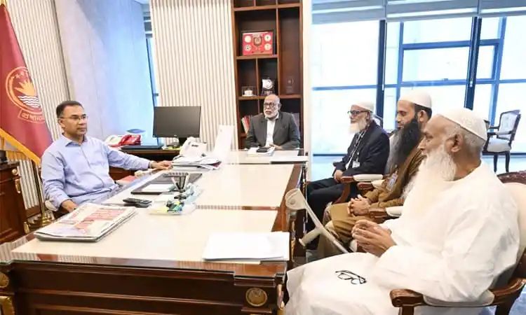 প্রধানমন্ত্রীর সঙ্গে ওয়াকফ প্রশাসকের সাক্ষাৎ, অফিসে আলোচনা চলছে. Channel i News - চ্যানেল আই নিউজ