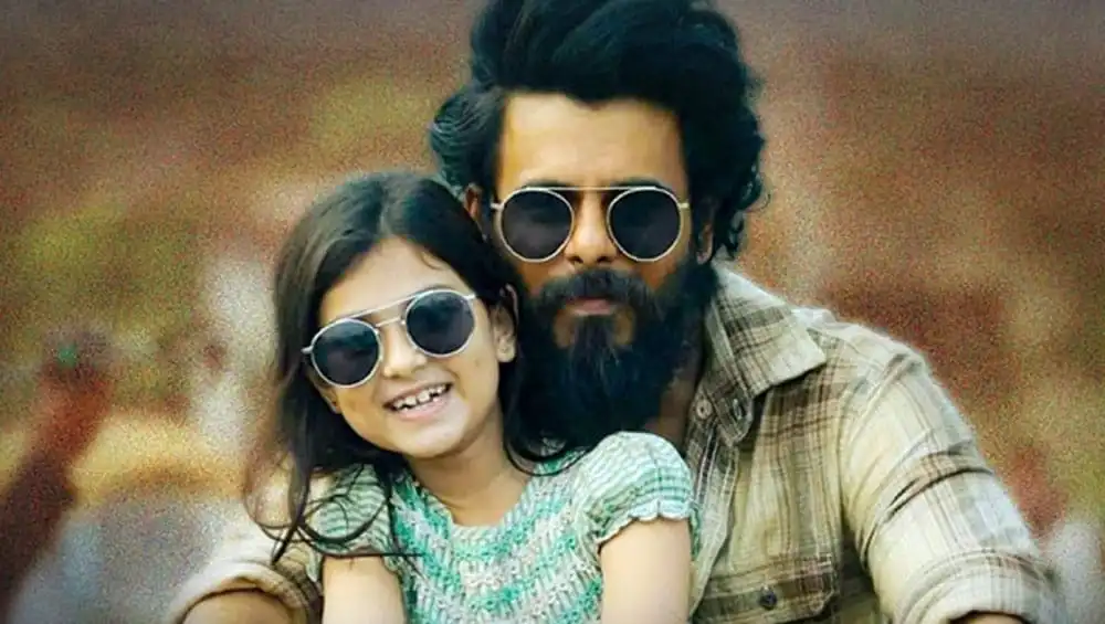 একজন পুরুষ ও শিশু সেলফি তোলার সময় হাসছে, দুজনই সানগ্লাস পরা. Channel i News - চ্যানেল আই নিউজ