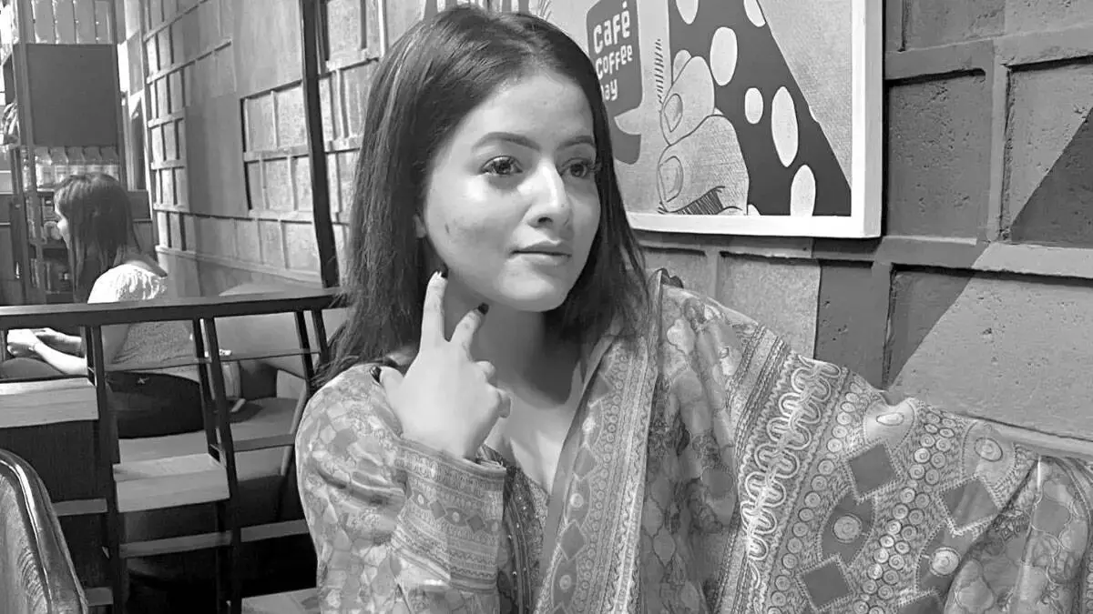 নিখোঁজের ৬ দিন পর গায়িকার মরদেহ খালে উদ্ধার. Channel i News - চ্যানেল আই নিউজ