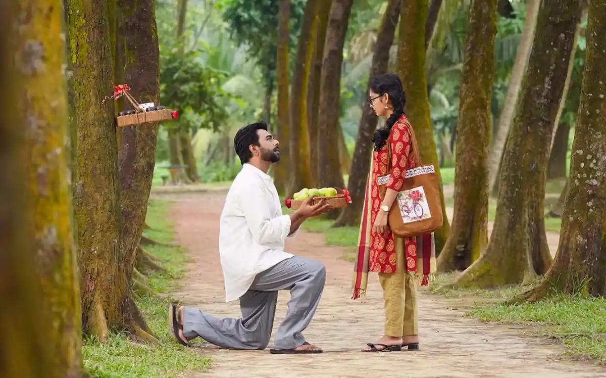 প্রেমিক প্রেমিকার কাছে প্রস্তাব দিচ্ছে বনজঙ্গলে. Channel i News - চ্যানেল আই নিউজ