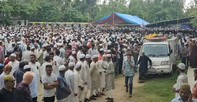 শ্রদ্ধাঞ্জলি জানাতে হাজারো মানুষ বীর মুক্তিযোদ্ধা মোশাররফ হোসেনের জানাজায় অংশগ্রহণ. Channel i News - চ্যানেল আই নিউজ