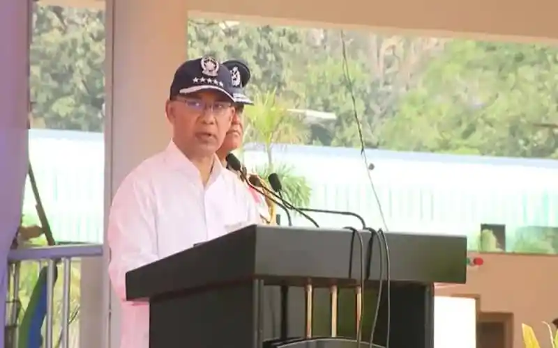 বাংলাদেশের পুলিশ কর্মকর্তা জনসম্মুখে ভাষণ দিচ্ছেন. Channel i News - চ্যানেল আই নিউজ