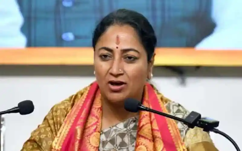ভারতীয় নারী নেতা speaking at a press conference in traditional attire. Channel i News - চ্যানেল আই নিউজ