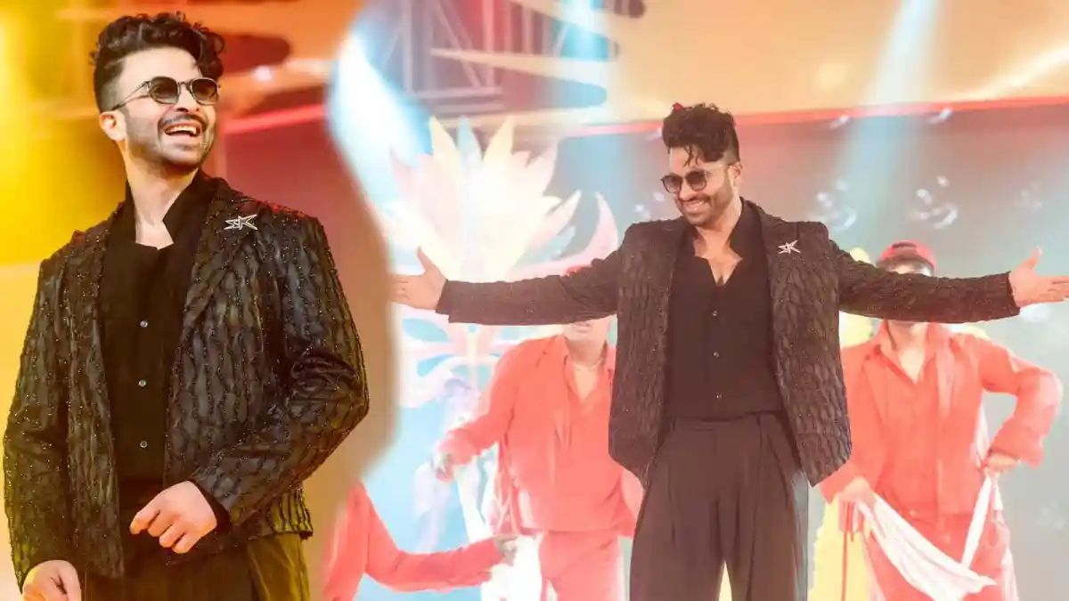শাকিব খান স্টেজে পারফর্ম করছেন, হাসছেন ও দর্শকদের সাথে যোগাযোগ করছেন. Channel i News - চ্যানেল আই নিউজ