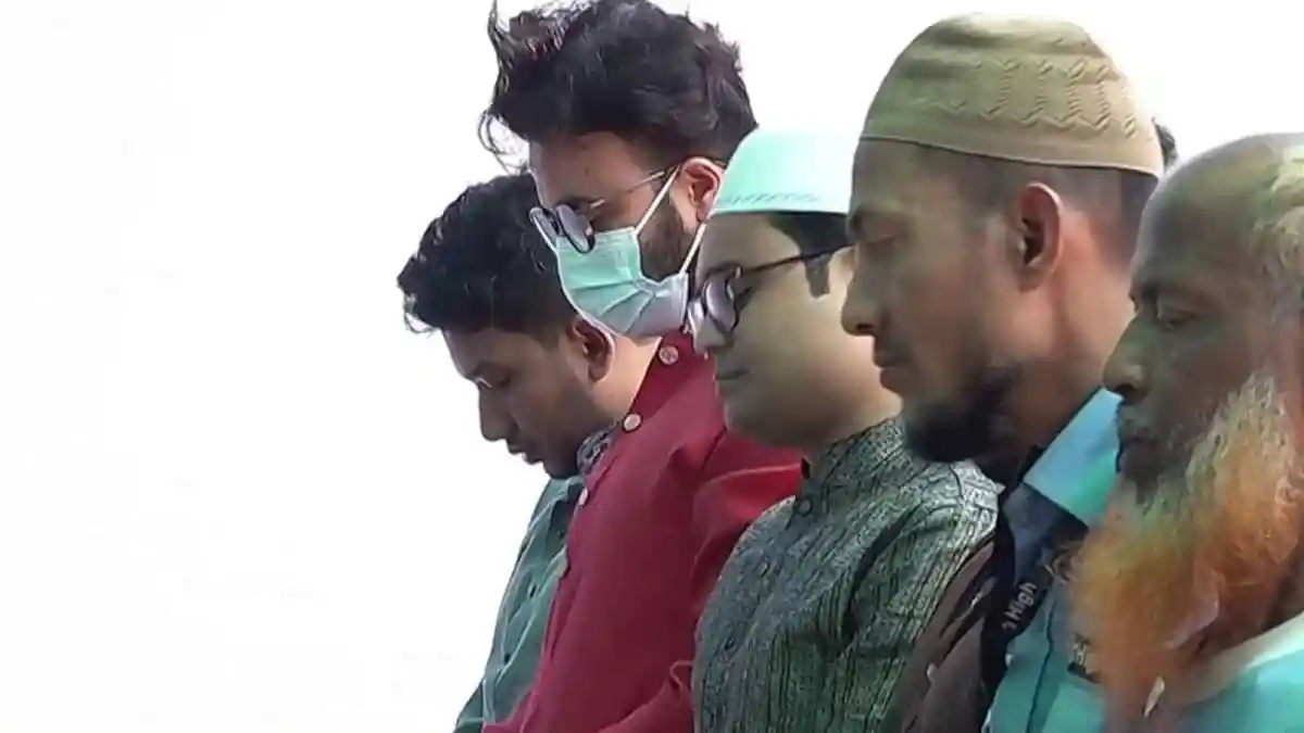 শো বাড়ার সময় উপস্থিত দর্শকদের ছবি. Channel i News - চ্যানেল আই নিউজ