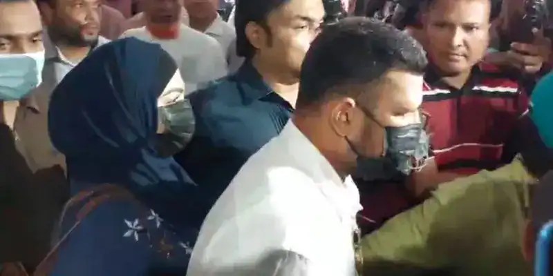 নাসির-তামিমা মামলার খালাসের পর সাংবাদিকদের সাথে কথা বলছেন. Channel i News - চ্যানেল আই নিউজ