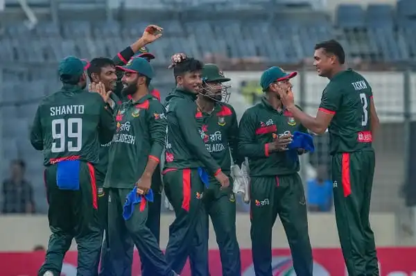 বাংলাদেশ ক্রিকেট দল অস্ট্রেলিয়ার বিপক্ষে জয় উদযাপন করছে. Channel i News - চ্যানেল আই নিউজ