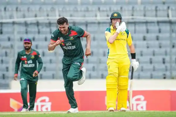 বাংলাদেশ ক্রিকেটাররা উল্লাসে ভাসছে, অস্ট্রেলিয়ার ব্যাটসম্যানের ব্যর্থতা. Channel i News - চ্যানেল আই নিউজ