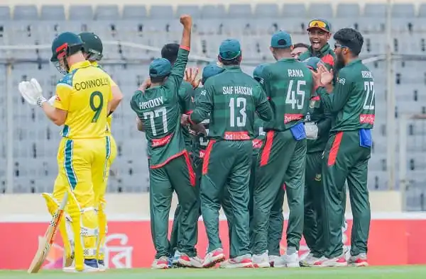 বাংলাদেশ ক্রিকেট দলের খেলোয়াড়রা উল্লাসে ভাসছে, অস্ট্রেলিয়ার বিরুদ্ধে জয় উদযাপন।. Channel i News - চ্যানেল আই নিউজ