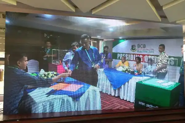বাংলাদেশ ক্রিকেট বোর্ডের নির্বাচন প্রক্রিয়া চলাকালে ভোটগ্রহণ কেন্দ্রের দৃশ্য।. Channel i News - চ্যানেল আই নিউজ