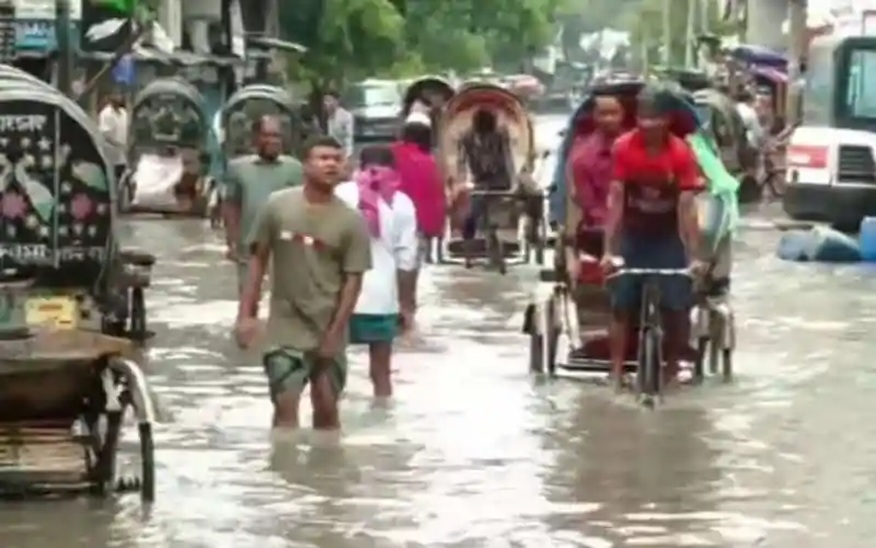 চট্টগ্রামে ৪০ মিনিটের বৃষ্টিতে জলাবদ্ধতা সৃষ্টি, নগরবাসীর দুর্ভোগ. Channel i News - চ্যানেল আই নিউজ