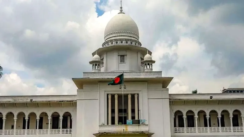 বাংলাদেশের সুপ্রিম কোর্টের ভবন, আকাশে মেঘের ছায়া. Channel i News - চ্যানেল আই নিউজ